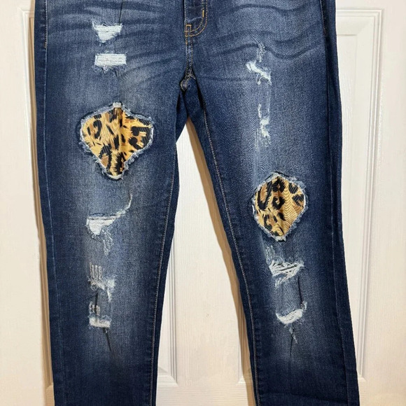 Kancan Vienna Mid-Rise Super Skinny Leopard Patch Jeans - Picture 3 of 15